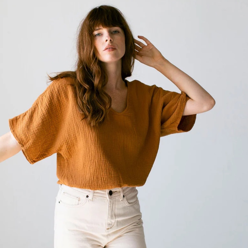 Suunday The Gauze Dolman Top in Meerkat Size XS